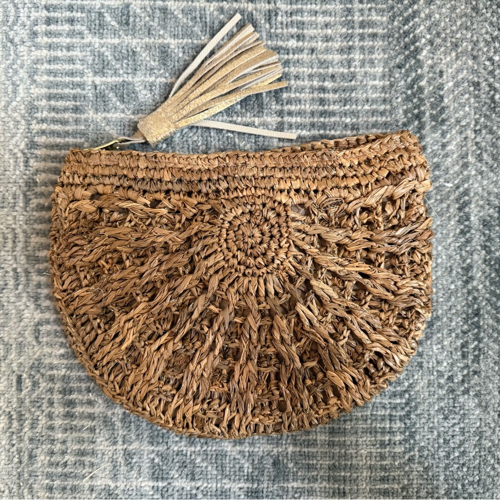 TOMMY BAHAMA- Raffia Woven Lined Clutch